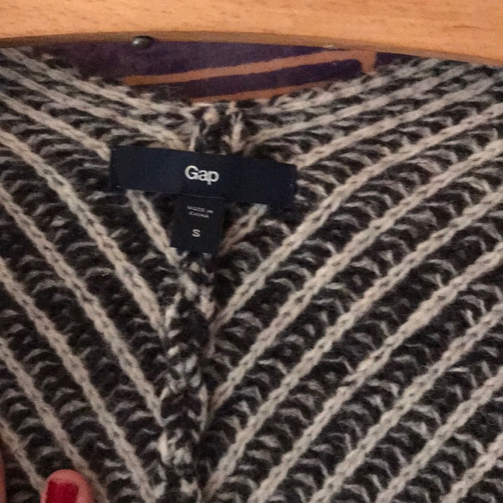 Gap Sweater - Picture 3 of 5